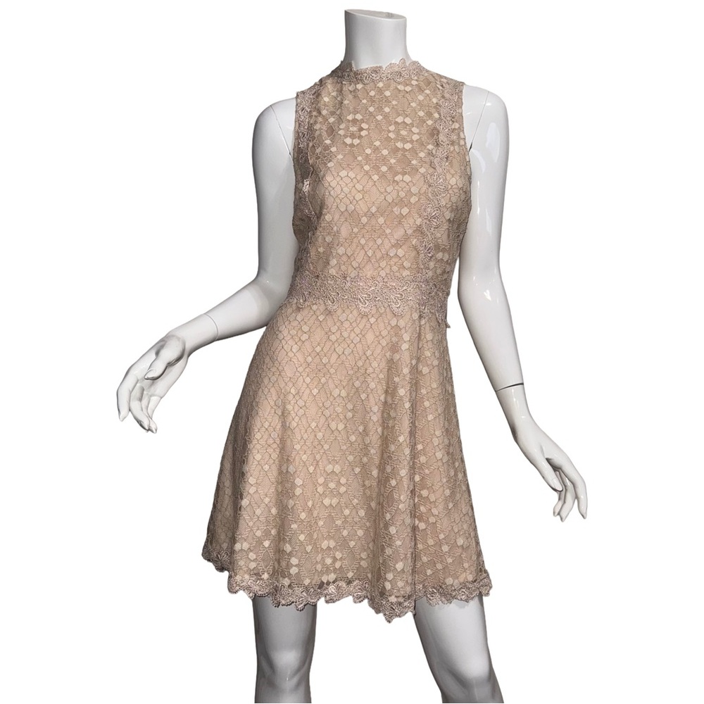 💖 NWT Just One Answer J.O.A. Dainty Lace Sleeveless Keyhole Back Mini Dress